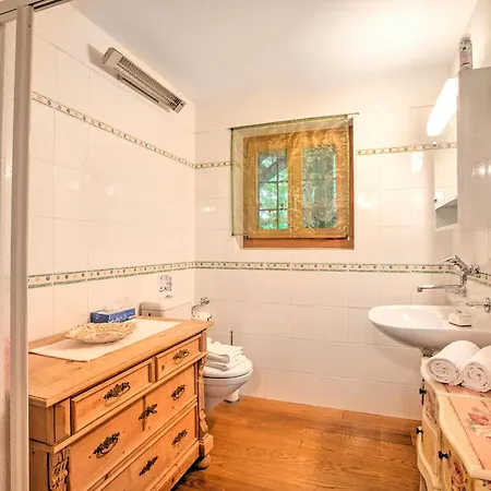 Locarno Area: Quiet Lake View Escape 1 - Happy Rentals Apartament *