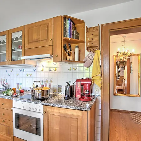 Locarno Area: Quiet Lake View Escape 1 - Happy Rentals *