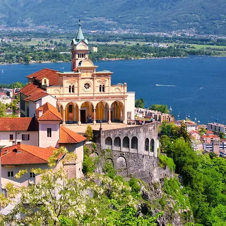 Locarno Area: Quiet Lake View Escape 1 - Happy Rentals *